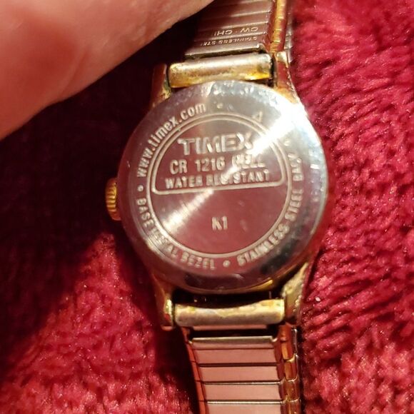 Classic Timex Ladies K1 Gold/Silver Tone Watch Expandable Band Petite Case - Picture 3 of 6